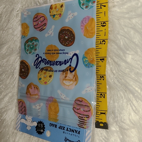 ⭕️5/$25⭕️ New! Sanrio Cinnamoroll Zip Treat Bags - Picture 9 of 9